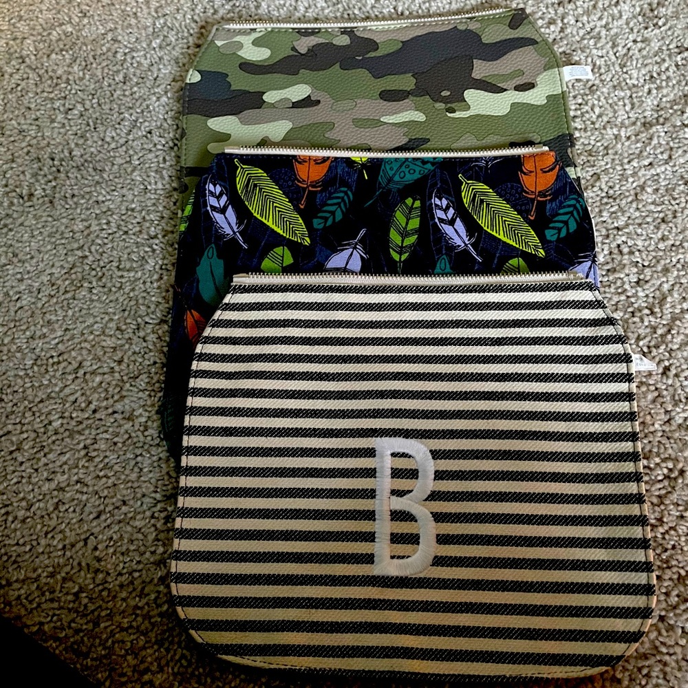 Thirty-One crossbody zip on flaps